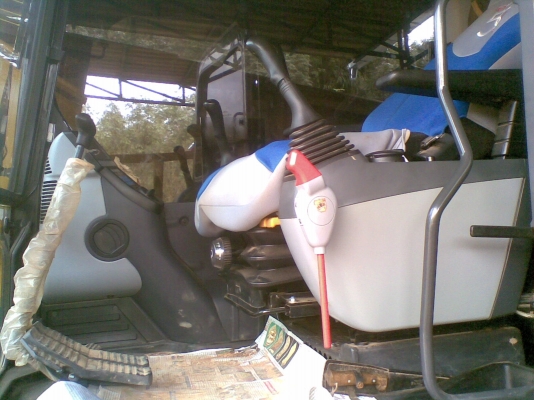 ขายดาวน์แบคโฮ KOMUTSU PC 130-8 ใช้งานแล้ว 2,000 กว่าชั่วโมง สภาพเหมือนรถใหม่ ตามสภาพรถใช้งานอยู่ ขายดาวน์แบคโฮ KOMUTSU PC 130-8 ใช้งานแล้ว 2,000 กว่าชั่วโมง สภาพเหมือนรถใหม่ ตามสภาพรถใช้งานอยู่