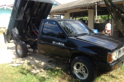 ขายNissan big m กระบะดั้มได้ครับ