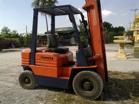 ขายรถโฟลค์ลิฟ TOYOTA FD20-5 ยกได้สูง 4 เมตร T.0894071471