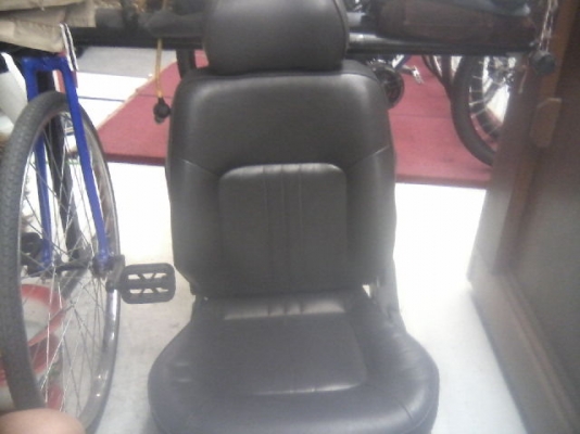 ////ขายเบาะรถยนต์คู่หน้า กับ ฝาขอบล้อ กระทะเหล็ก ถูกและดี////