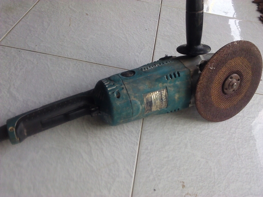 เครื่องเจียรไฟฟ้า 9 นิ้ว 2200 วัตต์ Makita รุ่น GA9020แท้100\%(มีVDO ทดสอบให้ดู)