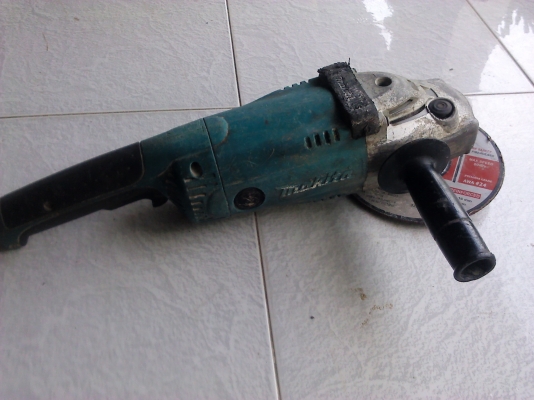 เครื่องเจียรไฟฟ้า 9 นิ้ว 2200 วัตต์ Makita รุ่น GA9020แท้100\%(มีVDO ทดสอบให้ดู)