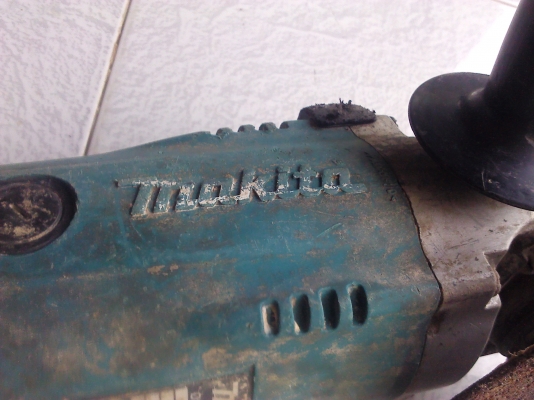 เครื่องเจียรไฟฟ้า 9 นิ้ว 2200 วัตต์ Makita รุ่น GA9020แท้100\%(มีVDO ทดสอบให้ดู)