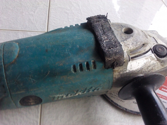 เครื่องเจียรไฟฟ้า 9 นิ้ว 2200 วัตต์ Makita รุ่น GA9020แท้100\%(มีVDO ทดสอบให้ดู)