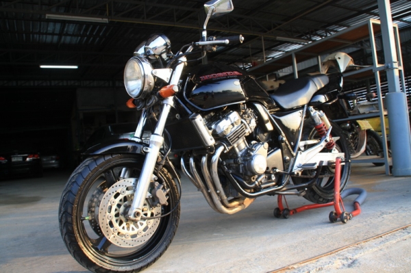 > > ขาย CB 400 ปี 93  อินวอย สรรพสามิต เครื่องดี  สีเดิม ปลายท่อแต่ง < <  68000