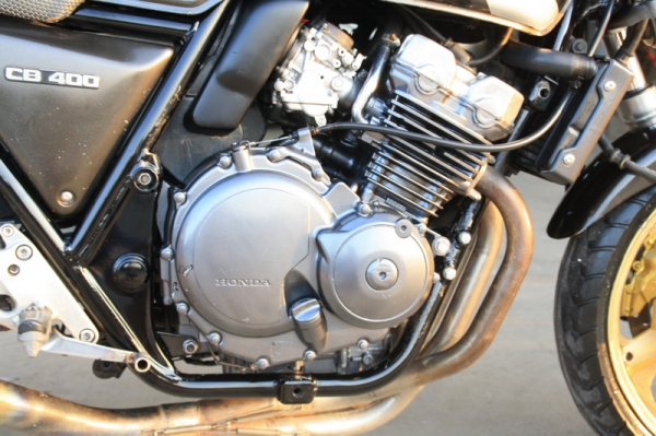 > > ขาย CB 400 ปี 93  อินวอย สรรพสามิต เครื่องดี  สีเดิม ปลายท่อแต่ง < <  68000