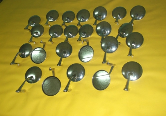 ขายกระจกแก้มดัทสัน 620  521 320 เเละมาสด้800 1000 1200 พร้อมรูปตัวอย่างรถตอนใส่ด้วยคับ