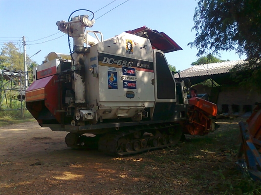ขายด่วน!..รถเกี่ยวข้าว KUBOTA DC68 G สภาพสวยเอี่ยม แน่น แรง  ใหม่เอี่ยมมาทั้งคัน มีทะเบียนครบ พร้อมใช้งานสุดๆ.