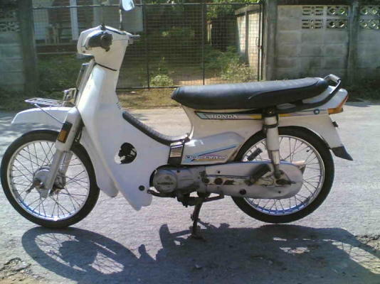 ขายดรีมคุรุสภา(ขาว)เล่มทะเบียนพร้อมชุดโอนเครื่องดีอะไหร่เดิมๆครบขาย 11500 บาท