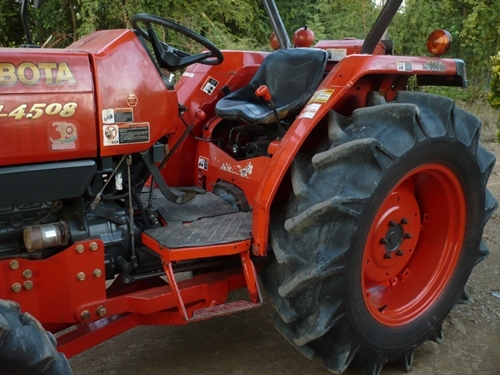 ขายรถไถ KUBOTA L4508 ระบบ 4 WD พร้อมใบมีดดันดิน