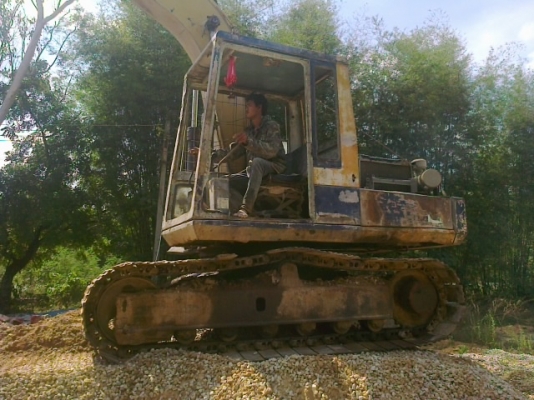 ขายรถแบคโฮ KOMATSU PC120-3 เครื่องดีปั้มดี เอวแน่น บอดี้ไม่ค่อยสวยช่วงล่างเต็ม