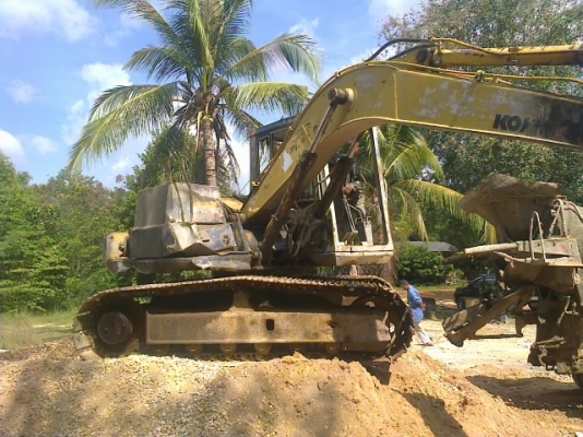 ขายรถแบคโฮ KOMATSU PC120-3 เครื่องดีปั้มดี เอวแน่น บอดี้ไม่ค่อยสวยช่วงล่างเต็ม