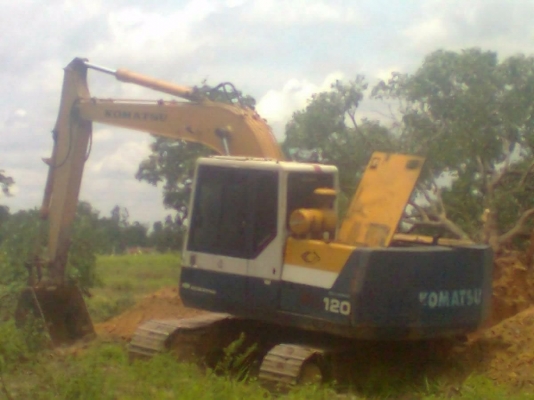 KOMATSU PC 120-5 เอกสารใบอินวอยซ์ครบ เครื่องเดิมปั๊มเดิมไม่เยิ้ม ทำงานไม่โหลด ภายในเก๋งสวยครบ คอนโทรลยาว เอวแน่นดี ช่วงล่างโซ่บูทใบแทรกหนาประมาณ 60\% พร้อมใช้งานได้เลยครับ