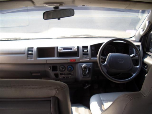 รถตู้commuterหลังคาสูง2.5D4D เบาะหนังVIP4แถว ไฟแนนซ์จัดเต็มFREEดาวน์