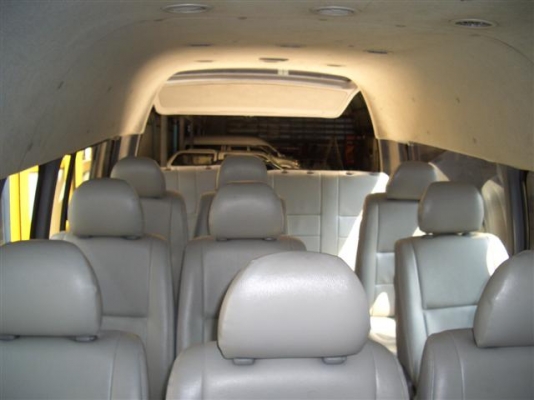 รถตู้commuterหลังคาสูง2.5D4D เบาะหนังVIP4แถว ไฟแนนซ์จัดเต็มFREEดาวน์