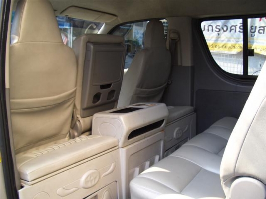 รถตู้commuterหลังคาสูง2.5D4D เบาะหนังVIP4แถว ไฟแนนซ์จัดเต็มFREEดาวน์