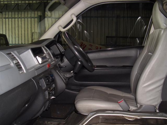 รถตู้commuterหลังคาสูง2.5D4D เบาะหนังVIP4แถว ไฟแนนซ์จัดเต็มFREEดาวน์