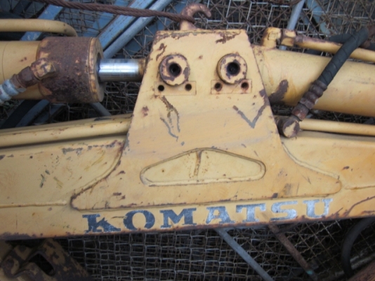 SALE!!!- ชุดบูมมือขุด รถหน้าตัก-หลังขุด พร้อมขาตั้ง KOMATSU มือสองจากญี่ปุ่น= 85,000 บาท