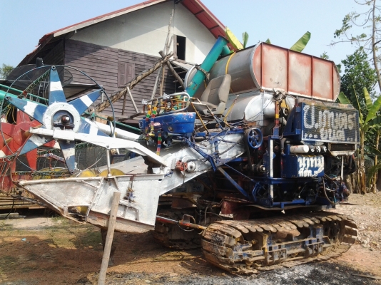 รถเกี่ยวใหญ่อุ้ม 2.9ตัน เครื่อง210 แรง ตัวเดินไดกิ้น22 ปั้มไดกิ้น พร้อมใช้