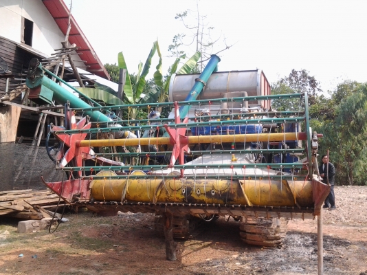 รถเกี่ยวใหญ่อุ้ม 2.9ตัน เครื่อง210 แรง ตัวเดินไดกิ้น22 ปั้มไดกิ้น พร้อมใช้