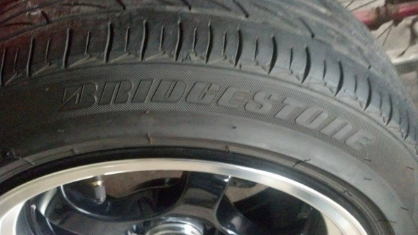 แม็ก 15 หน้า 7.5 หลัง 8.5 พร้อมยางบริดโตน ปลิ้นๆ แม็ก 15 หน้า 7.5 หลัง 8.5 พร้อมยางบริดโตน ปลิ้นๆ