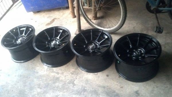 ล้อ 15 กว้าง 8.5 ล้นๆปลิ้นๆ