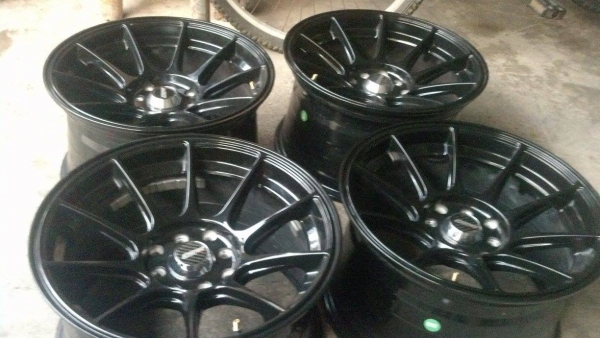 ล้อ 15 กว้าง 8.5 ล้นๆปลิ้นๆ