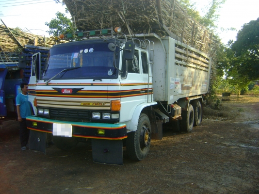 HINO EH700
