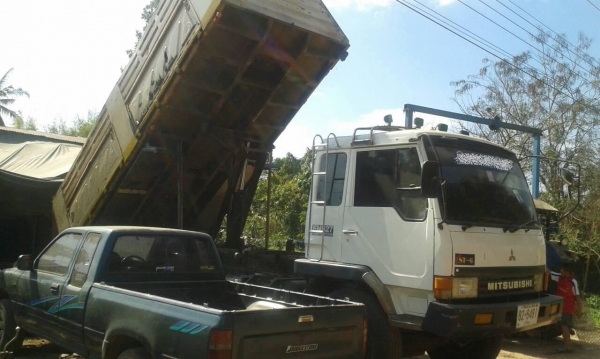 ***ขายแล้วครับขอบคุณ Truck2hand ขาย10ล้อ2เพลาดั๊ม "ไอ้หลงโบ" สวยๆ MITSU FN527M-TF6154 เครื่องเดิม6D16 เทอโบ220แรง เครื่องแน่นแรง ช่วงล่างเดิม เบรคใหญ่ เพลาบุ๋ม คัสซีสวยเดิมไม่ปะไม่ดาม กระบะดั๊มเหล็กสามมิตรลอนเฉียงสภาพดี พื้นดีข้างดีไม่ผุ หัวบางส