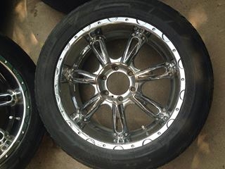 ขายล้อกล้วยโครเมี่ยม ขอบ20 6รู กว้าง8.5 พร้อมยาง ถูกๆ 17000.-