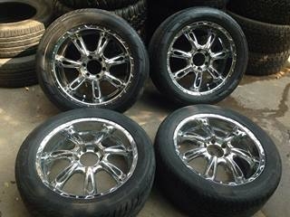 ขายล้อกล้วยโครเมี่ยม ขอบ20 6รู กว้าง8.5 พร้อมยาง ถูกๆ 17000.-