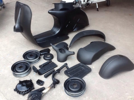 Ya vespa shop ขาย vespa สั่งจองทำสี 45000 สีเงาไม่สาดสี