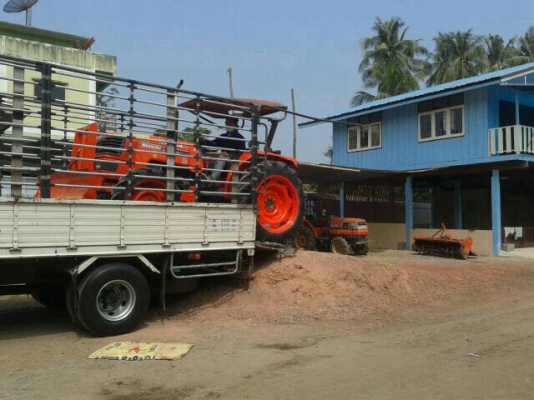 ปัญญาแทรคเตอร์มาแล้ว...จัดมาให้ครับ คูโบต้า M 5000 SU พร้อม ใบมีดคานล่าง เล่มทะเบียนพร้อมครับ