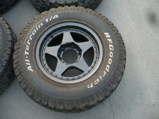 แม็ก"8x16"พร้อมยาง265/70R16