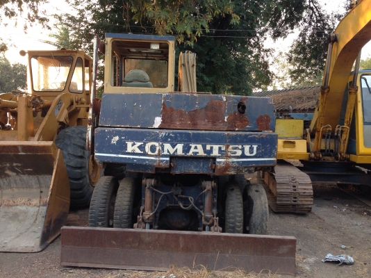 ขายรถตักดิน ล้อยาง komatsu 60-3 ล้อยาง
