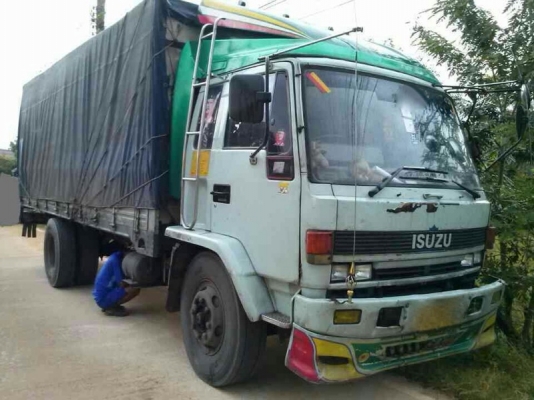 รถอีซูซุ 6 ล้อ รั้ว FTR 175 แรงม้า.  สนใจติดต่อ 081 - 6079515