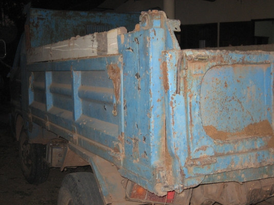 รถดัมพ์เล็ก 6 ล้อ