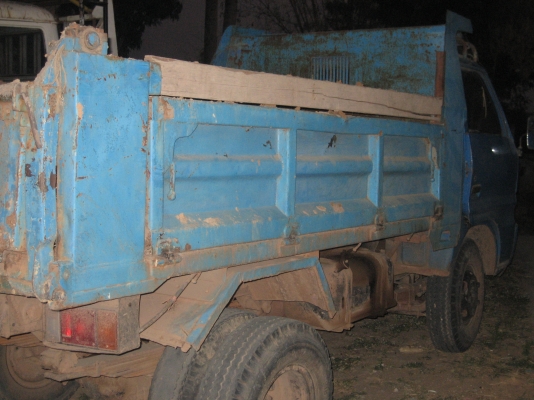 รถดัมพ์เล็ก 6 ล้อ