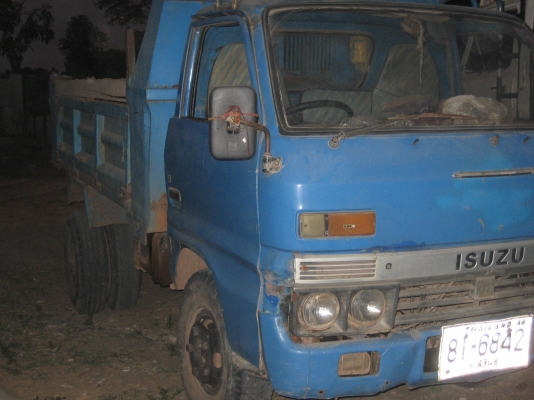 รถดัมพ์เล็ก 6 ล้อ