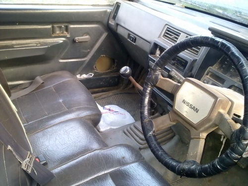 ขายรถนิสสัน big m  เครื่อง bd25 ฝาแดงเรียบ