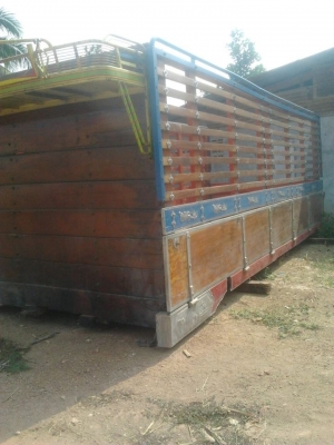 กระบะไม้พื้นเหล็ก 10 ล้อ 0836210145