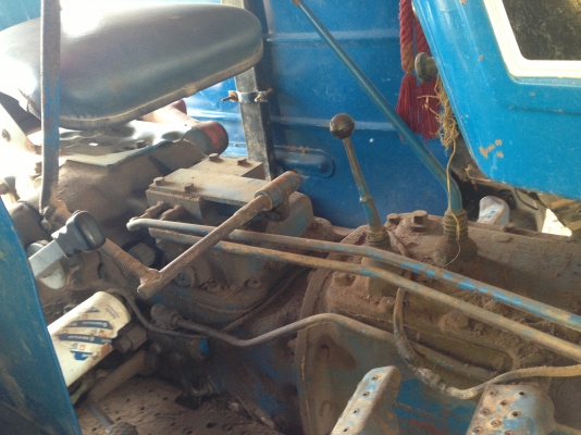 ขายรถไถ FORD 6600 เต็ม มีภาพวีดีโอ  เกียร์ 5DNN  เพืองท้าย D4NN  ท้ายเบาะD5NN  เครื่องดี T5  ผาน 7 TMC ดันหน้า  สภาพเดิมๆ เอกสารเล่มทะเบียนพร้อมโอน  ราคา 338000 บาท   สนใจติดต่อ คุณชัยย สตึก โทร 081-9972972  089-8451778