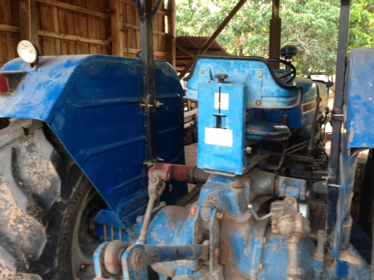 ขายรถไถ FORD 6600 เต็ม มีภาพวีดีโอ  เกียร์ 5DNN  เพืองท้าย D4NN  ท้ายเบาะD5NN  เครื่องดี T5  ผาน 7 TMC ดันหน้า  สภาพเดิมๆ เอกสารเล่มทะเบียนพร้อมโอน  ราคา 338000 บาท   สนใจติดต่อ คุณชัยย สตึก โทร 081-9972972  089-8451778