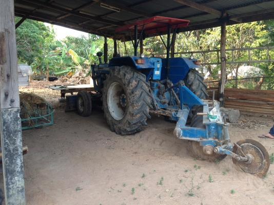 ขายรถไถ FORD 6600 เต็ม มีภาพวีดีโอ  เกียร์ 5DNN  เพืองท้าย D4NN  ท้ายเบาะD5NN  เครื่องดี T5  ผาน 7 TMC ดันหน้า  สภาพเดิมๆ เอกสารเล่มทะเบียนพร้อมโอน  ราคา 338000 บาท   สนใจติดต่อ คุณชัยย สตึก โทร 081-9972972  089-8451778