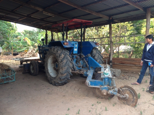 ขายรถไถ FORD 6600 เต็ม มีภาพวีดีโอ  เกียร์ 5DNN  เพืองท้าย D4NN  ท้ายเบาะD5NN  เครื่องดี T5  ผาน 7 TMC ดันหน้า  สภาพเดิมๆ เอกสารเล่มทะเบียนพร้อมโอน  ราคา 338000 บาท   สนใจติดต่อ คุณชัยย สตึก โทร 081-9972972  089-8451778