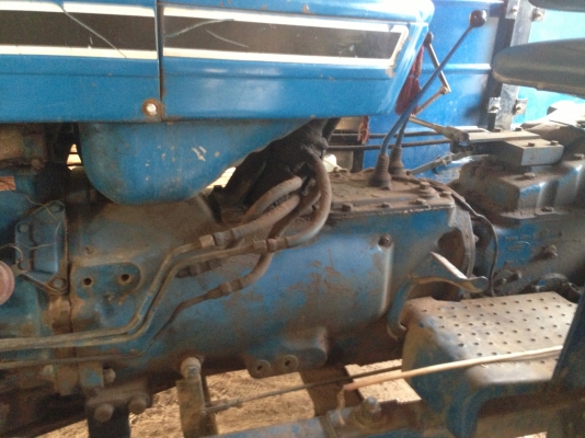 ขายรถไถ FORD 6600 เต็ม มีภาพวีดีโอ  เกียร์ 5DNN  เพืองท้าย D4NN  ท้ายเบาะD5NN  เครื่องดี T5  ผาน 7 TMC ดันหน้า  สภาพเดิมๆ เอกสารเล่มทะเบียนพร้อมโอน  ราคา 338000 บาท   สนใจติดต่อ คุณชัยย สตึก โทร 081-9972972  089-8451778