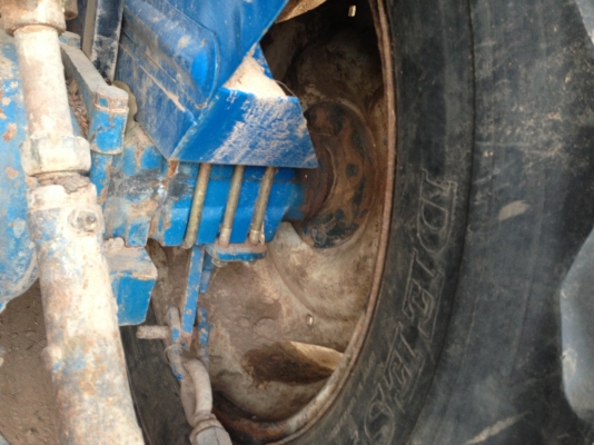 ขายรถไถ FORD 6600 เต็ม มีภาพวีดีโอ  เกียร์ 5DNN  เพืองท้าย D4NN  ท้ายเบาะD5NN  เครื่องดี T5  ผาน 7 TMC ดันหน้า  สภาพเดิมๆ เอกสารเล่มทะเบียนพร้อมโอน  ราคา 338000 บาท   สนใจติดต่อ คุณชัยย สตึก โทร 081-9972972  089-8451778