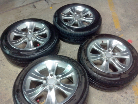 ขายแม็ก17 6รู139พร้อมยาง ปี13 ขายถูกๆครับ