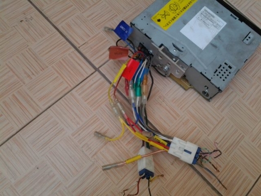 front kenwood ถอดมาจากตัดรถก่อนตัดหัวท้ายญีุ่ปุ่นครับ 50x4 watts มีรีซีฟเวอร์ในตัว