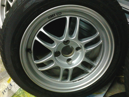 ขายด่วน ล้อแม็กซ์ พร้อมยางใหม่ ๆ ทั้งชุด ขอบ15